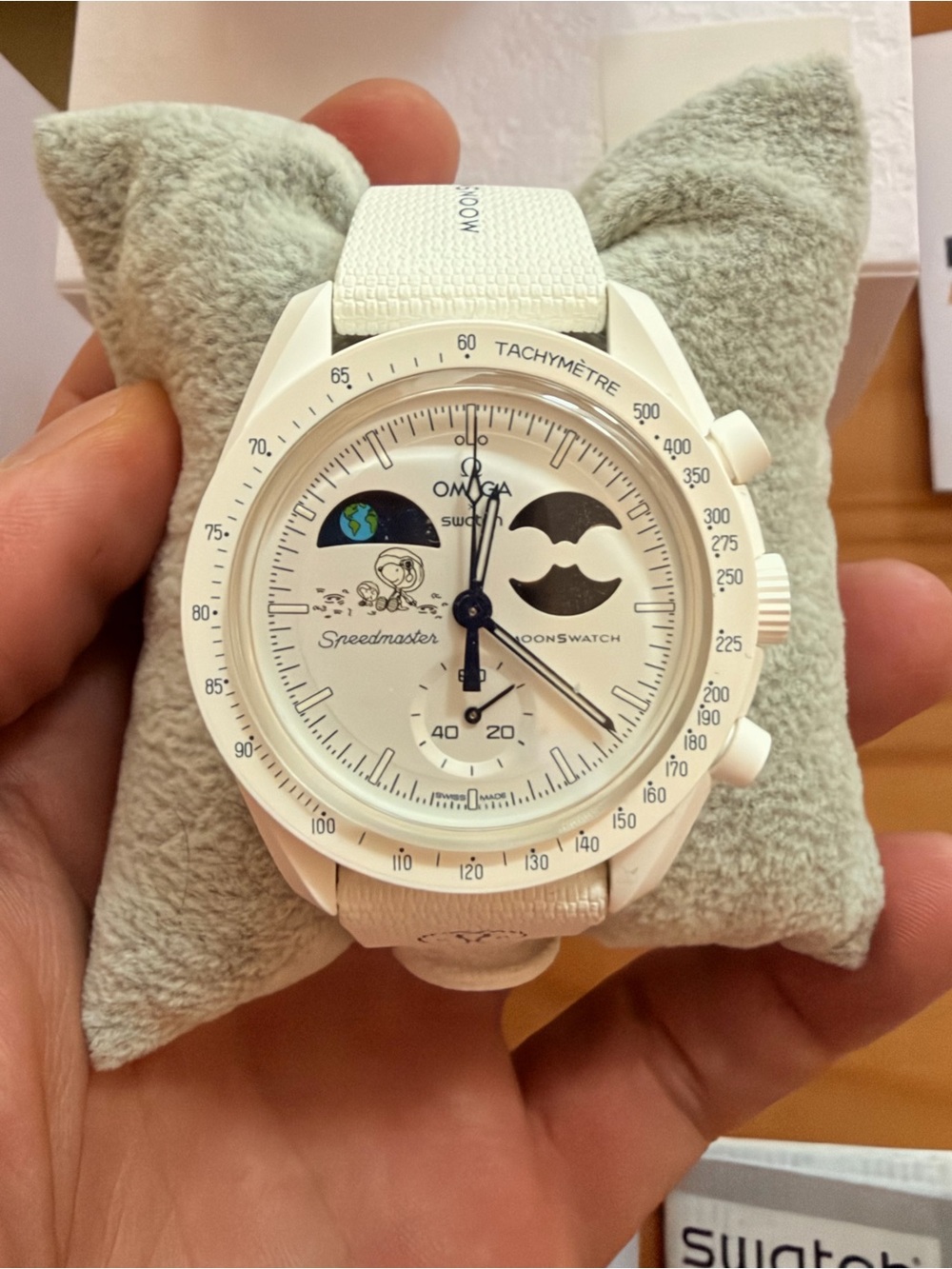 Swatch x Omega MoonSwatch MISSION
TO EARTHPHASE MOONSHINE GOLD